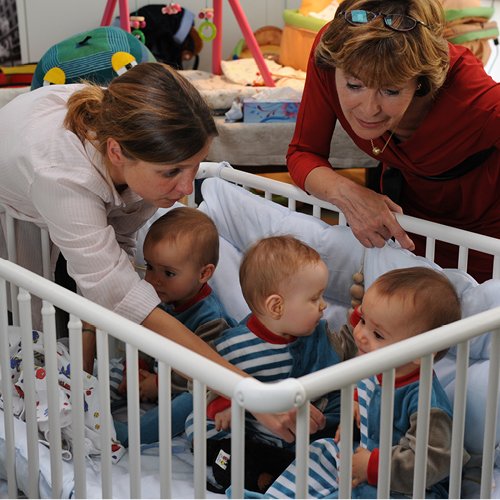 Ein Drilling kommt selten allein Bavaria Fiction GmbH